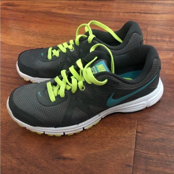 Women’s Nike Revolution 2 Workout Gym Running Shoes Fitness Sneakers 8.5 - Picture 2 of 7